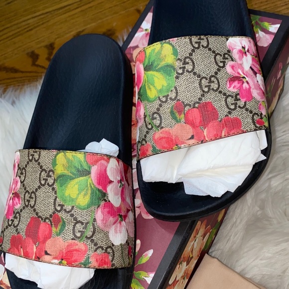 Gucci Floral GG Canvas Slide Sandals in Pink, Green, Black - Picture 2 of 6
